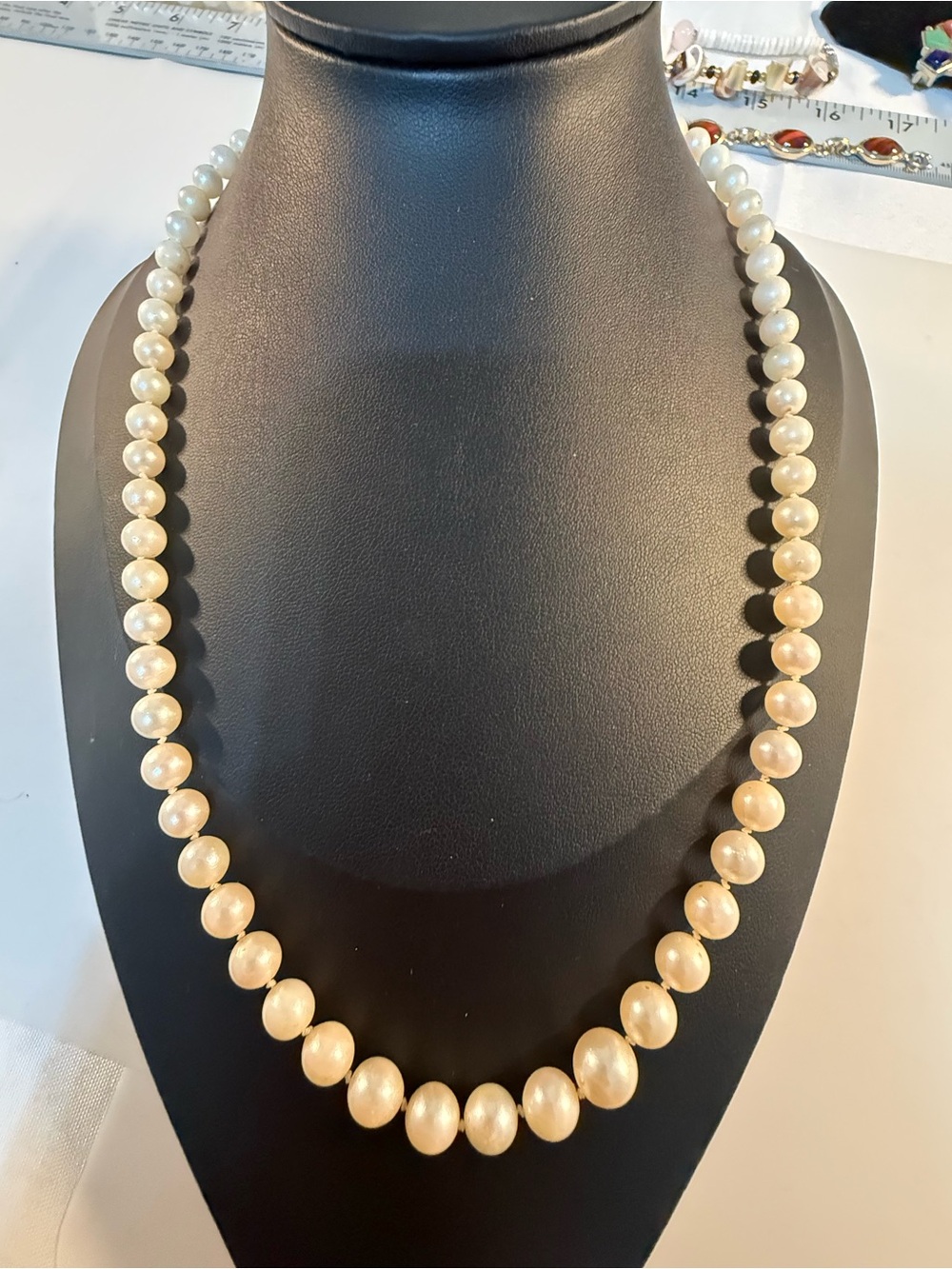Classic Ivory Pearl Necklace Guc 21”